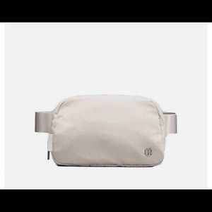 New lululemon everywhere belt bag